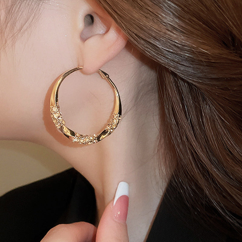Luxury Twisted Rhinestone Earrings – Elegant, Sparkling & Timeless
