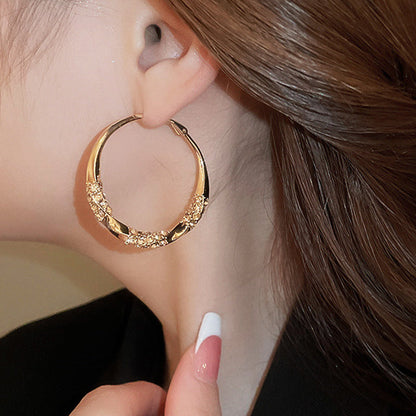 Luxury Twisted Rhinestone Earrings – Elegant, Sparkling & Timeless